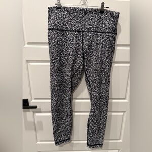 Black and White Patterned Leggings